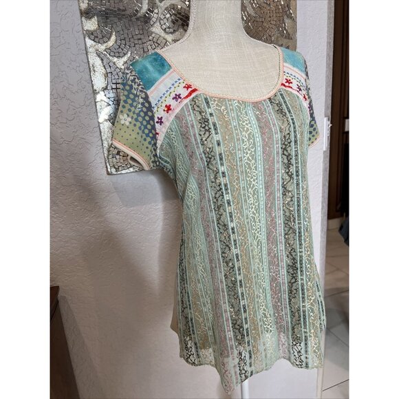 Edista Colorful Boho Lace Short-Sleeve Top Patterned Shoulders & Striped Design - Picture 3 of 6